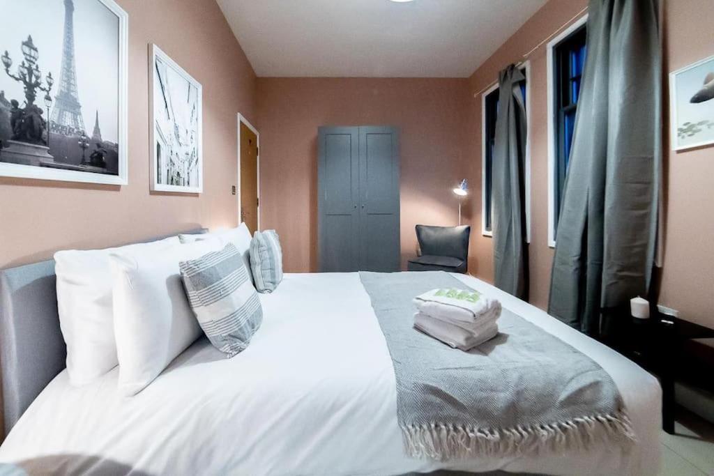 2 Bedroom Apartment لندن المظهر الخارجي الصورة